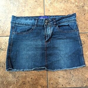 Miley Cyrus Max Azria size 11 juniors jean skirt
